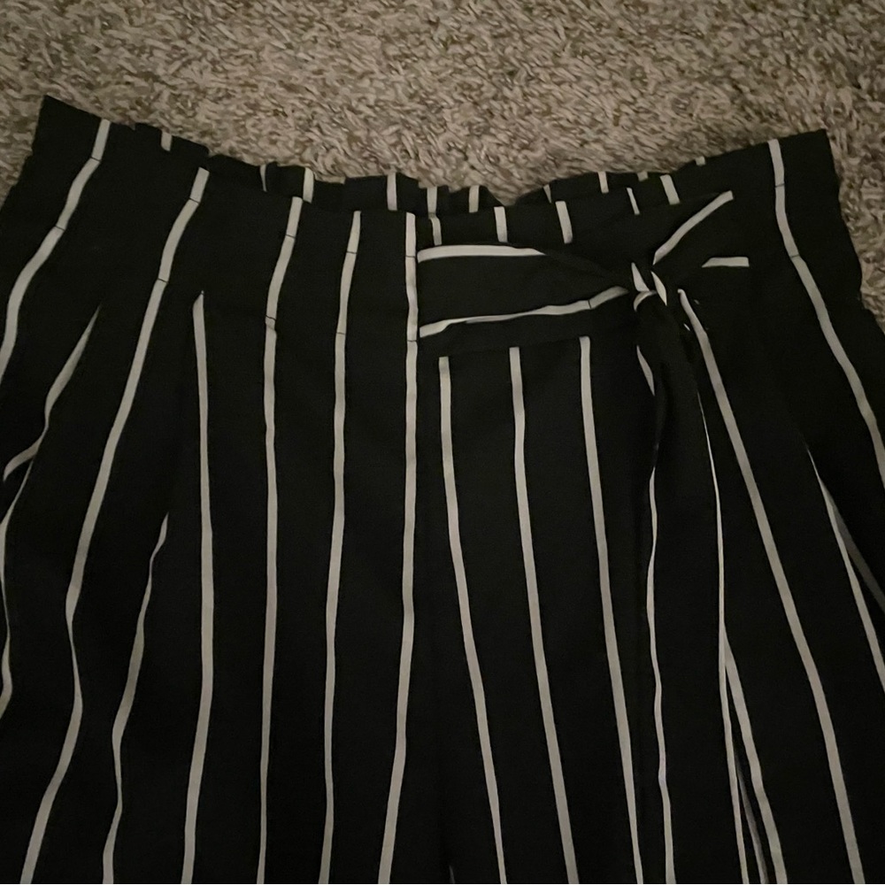Black & White Dress Pants Lrg - Picture 2 of 4